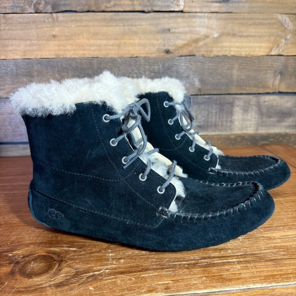 UGG Chickadee Black Suede Lace Up Size 8.5 (?) Womens‎ Moccasins Ankle Booties